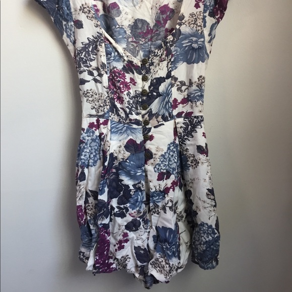 Urban Outfitters Floral Romper - Picture 6 of 6
